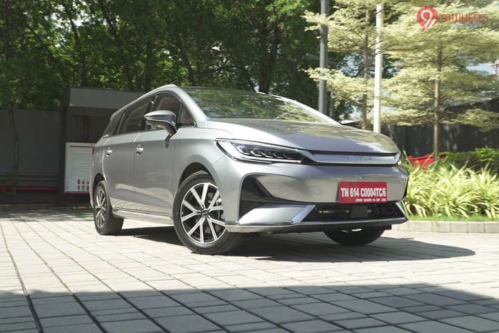 BYD eMAX 7 Right Front Three Quarter