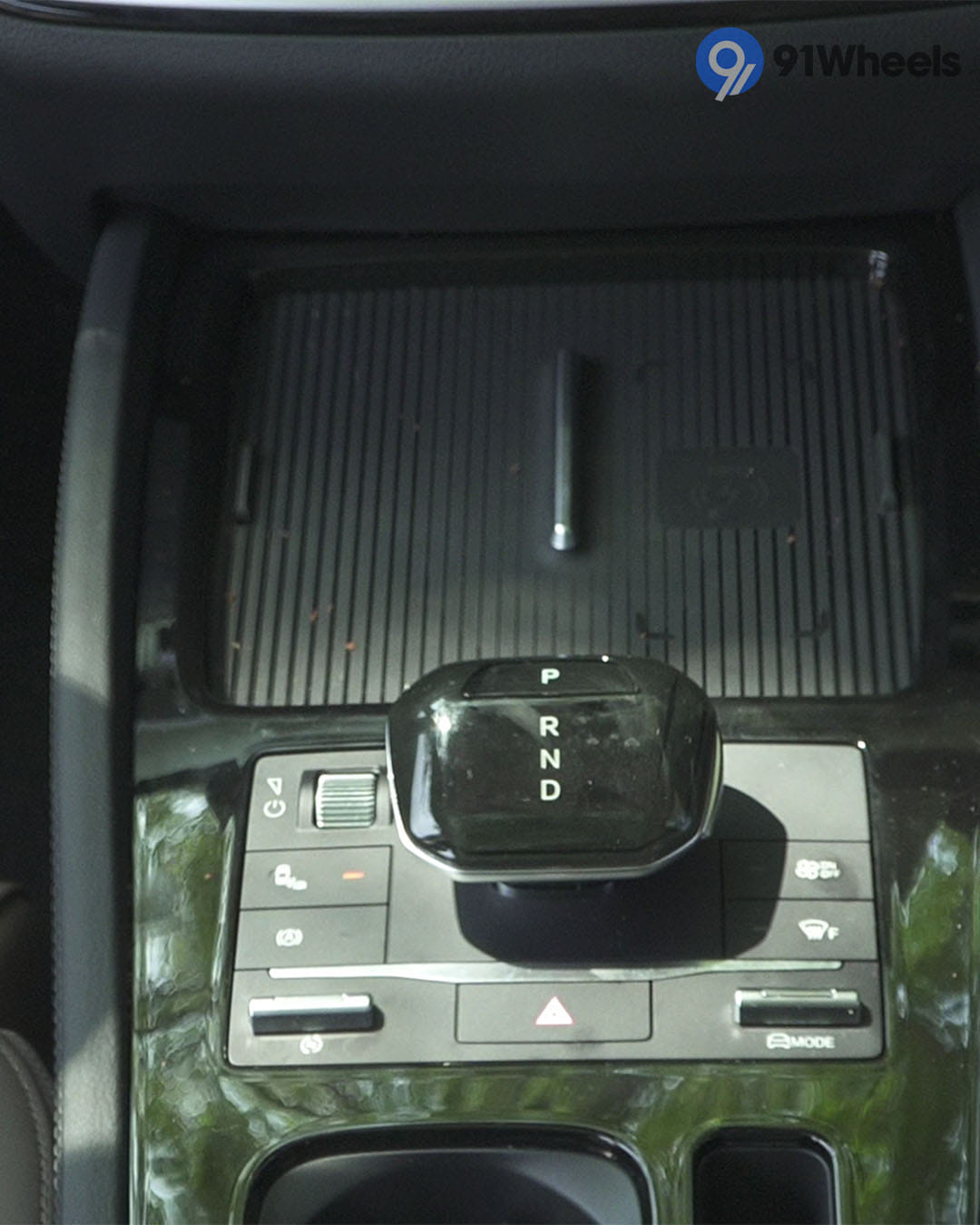 Dashboard & Front Cabin - 9 Dashboard & Front Cabin - 9