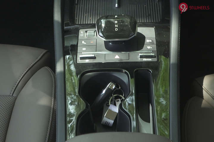 BYD eMAX 7 Cup Holders