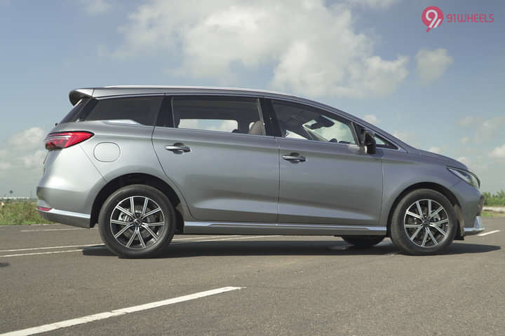 BYD eMAX 7 Right Side View