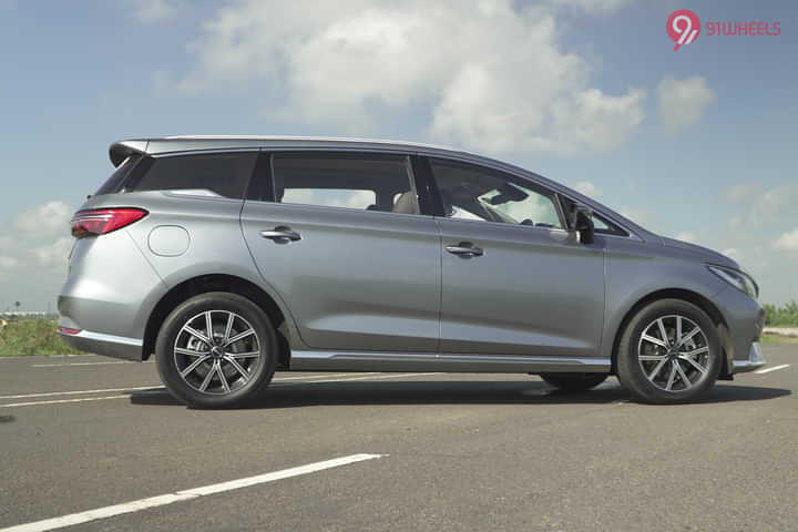 BYD eMAX 7 Right Side View BYD eMAX 7 Right Side View