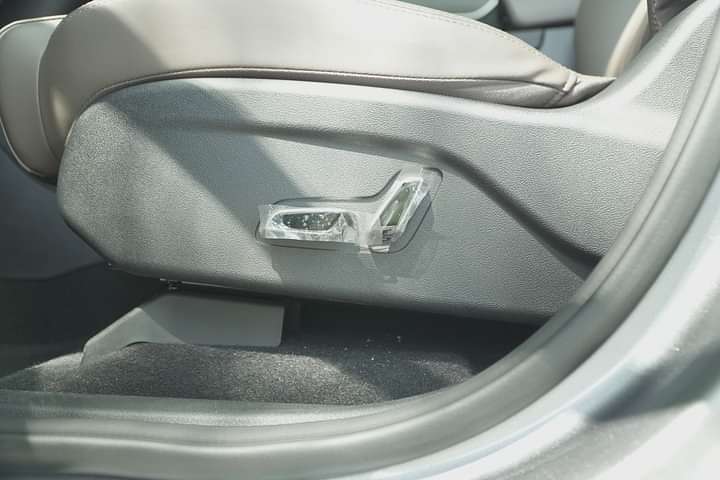 BYD eMAX 7 Seat Adjustment for Driver