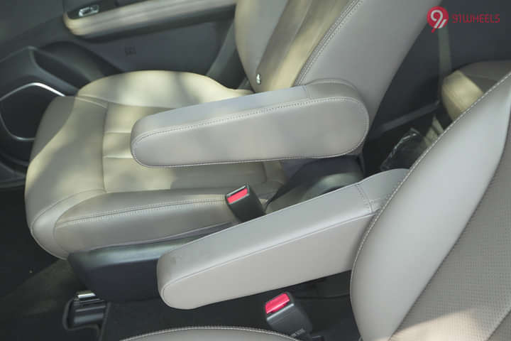 BYD eMAX 7 Front Centre Arm Rest