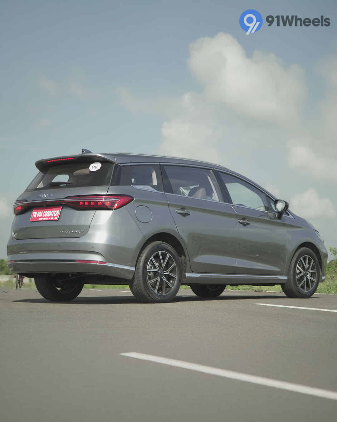 Right Rear Three Quarter