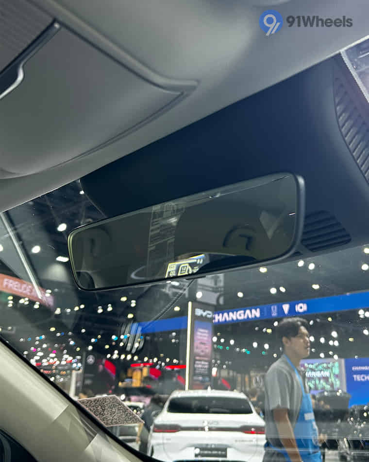 Dashboard & Front Cabin - 11