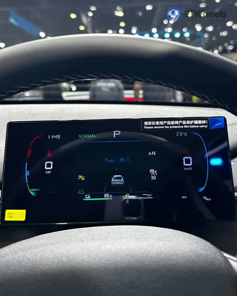 Dashboard & Front Cabin - 5
