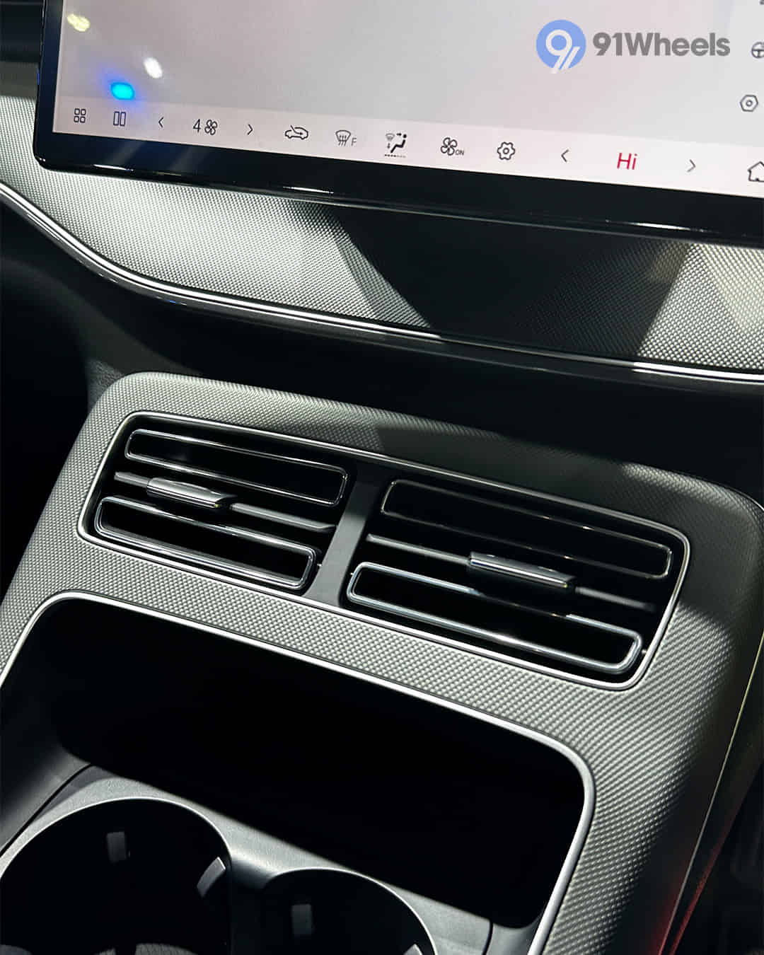 Front Centre Air Vents