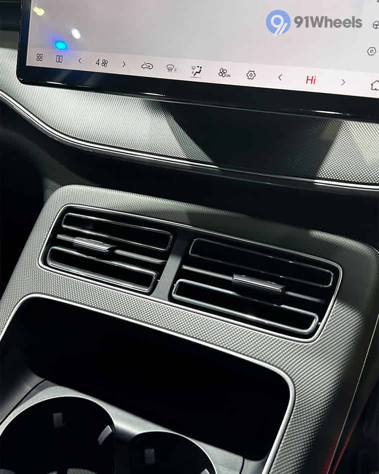 Dashboard & Front Cabin - 3