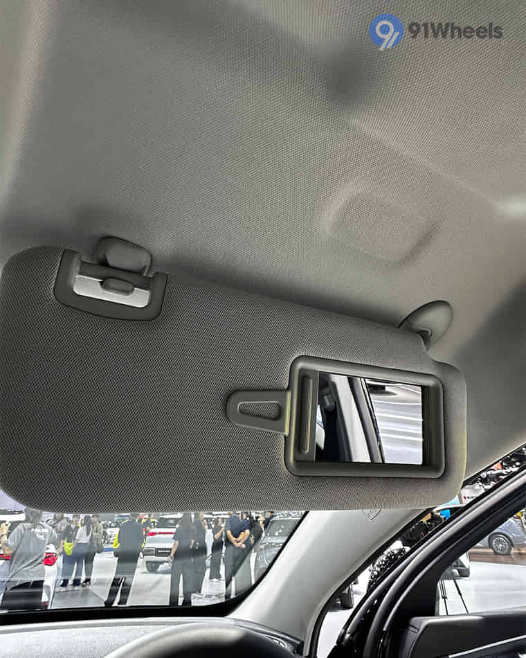 Dashboard & Front Cabin - 15