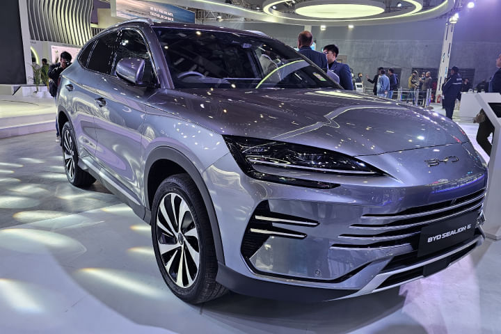 BYD Sealion 6 Right Front Three Quarter