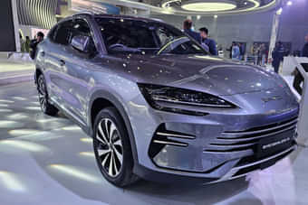 BYD Sealion 6 Right Front Three Quarter BYD Sealion 6 Right Front Three Quarter