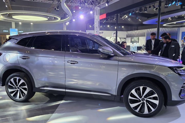 BYD Sealion 6 Right Side View