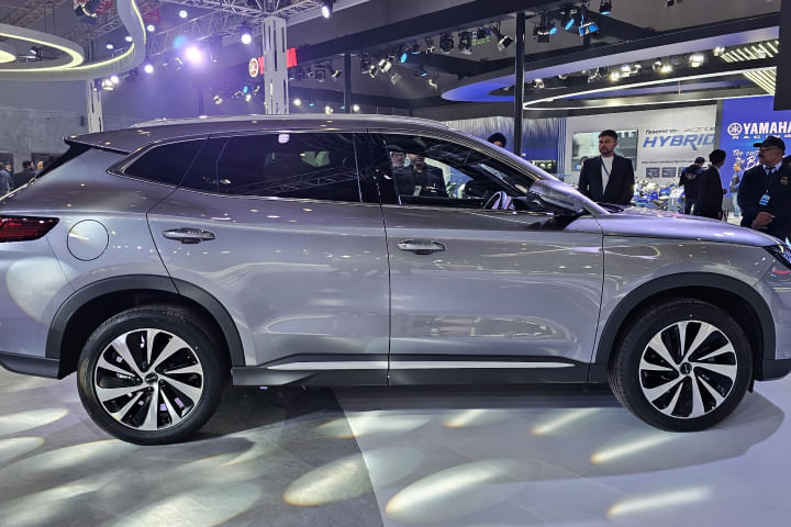 BYD Sealion 6 Right Side View
