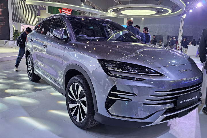 BYD Sealion 6 Right Front Three Quarter