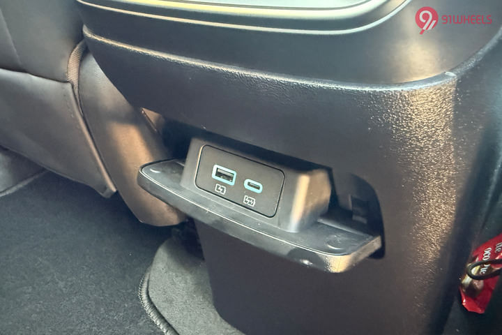 BYD Sealion 7 Rear Row Charging Point