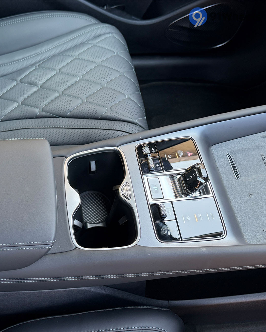 Dashboard & Front Cabin - 1