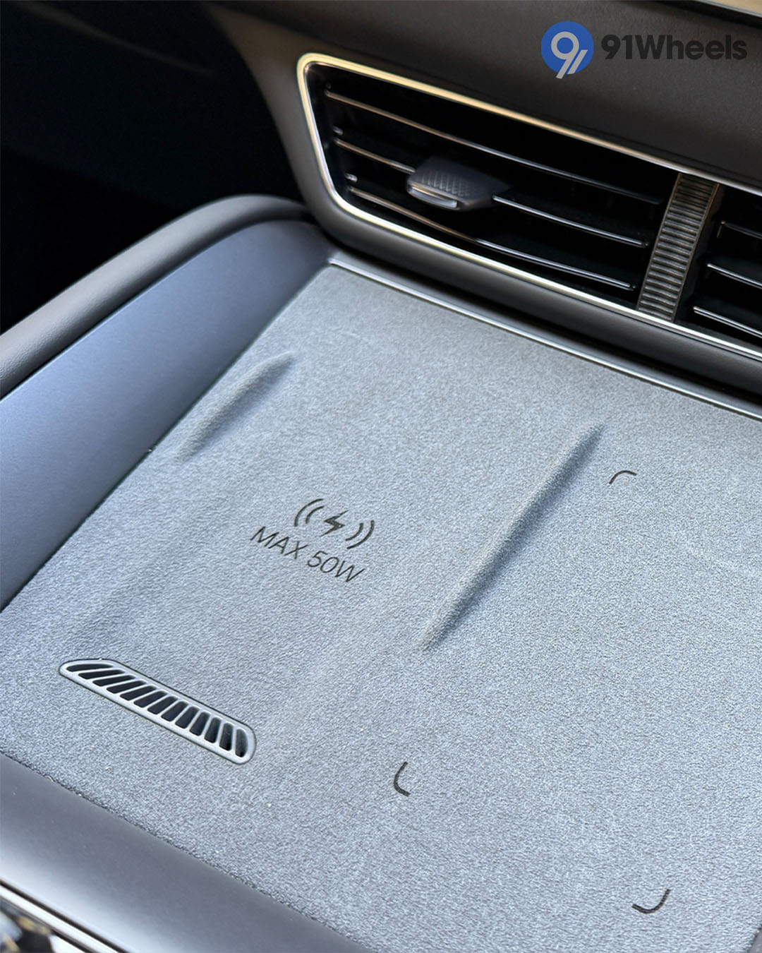 Dashboard & Front Cabin - 11