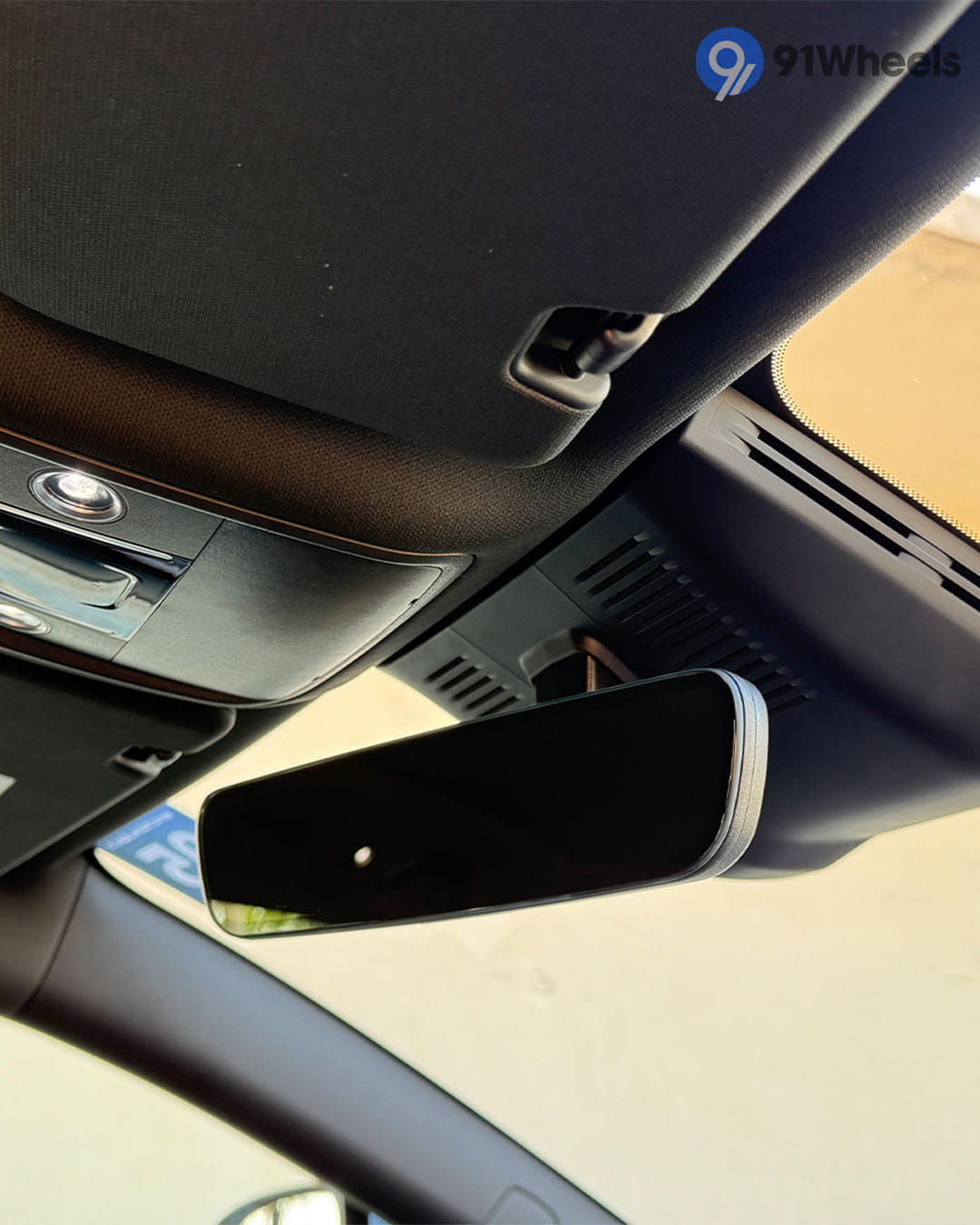 Dashboard & Front Cabin - 10