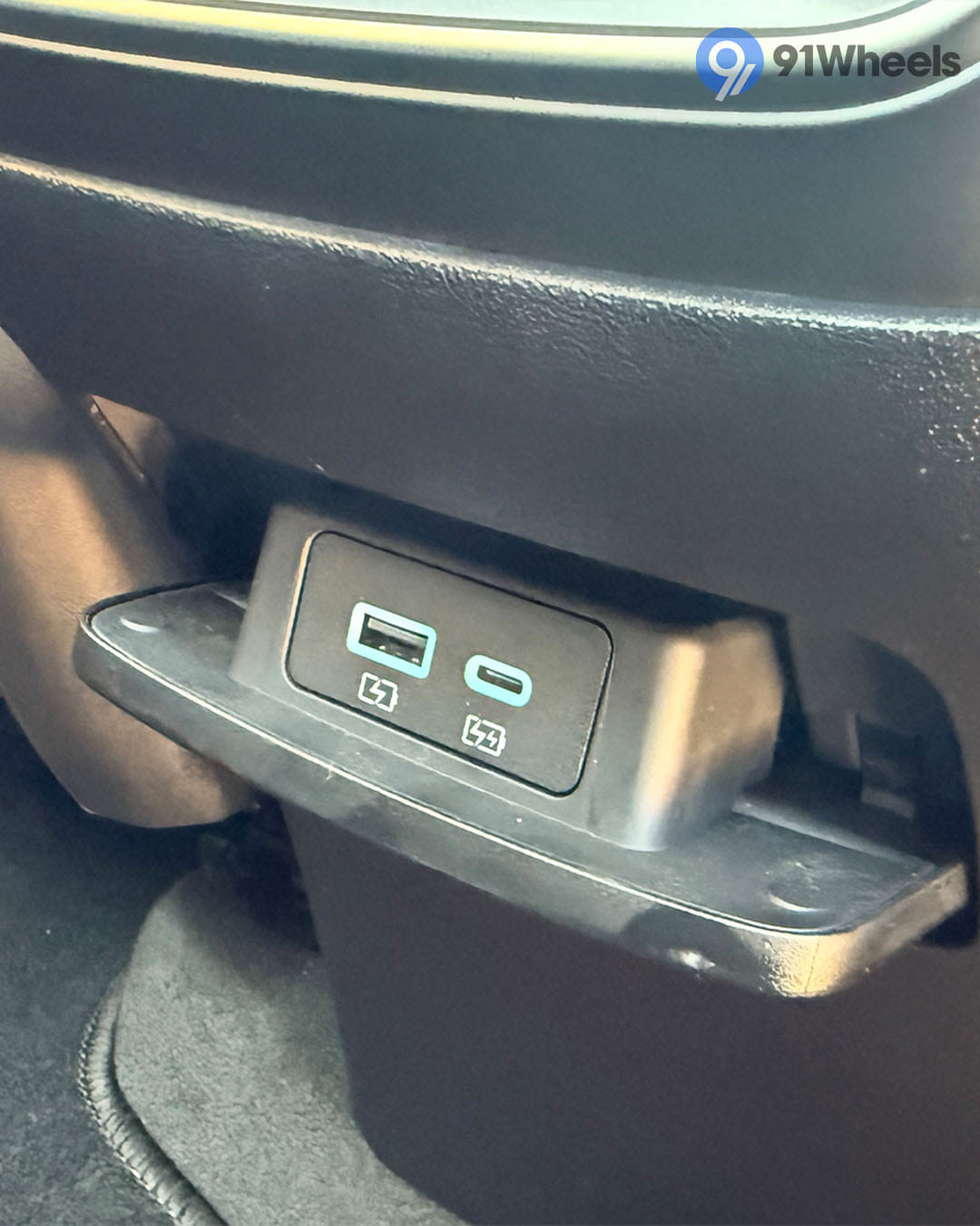 Dashboard & Front Cabin - 5