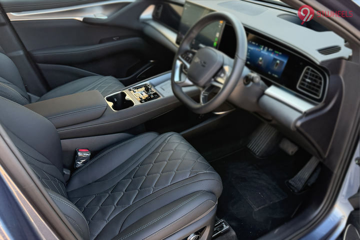 BYD Sealion 7 Front Row Seats
