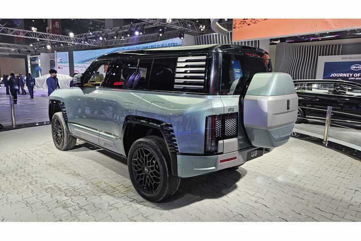 BYD YangWang U8 Left Rear Three Quarter BYD YangWang U8 Left Rear Three Quarter