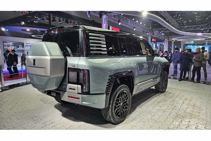 BYD YangWang U8 Right Rear Three Quarter BYD YangWang U8 Right Rear Three Quarter