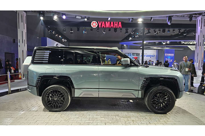 BYD YangWang U8 Right Side View