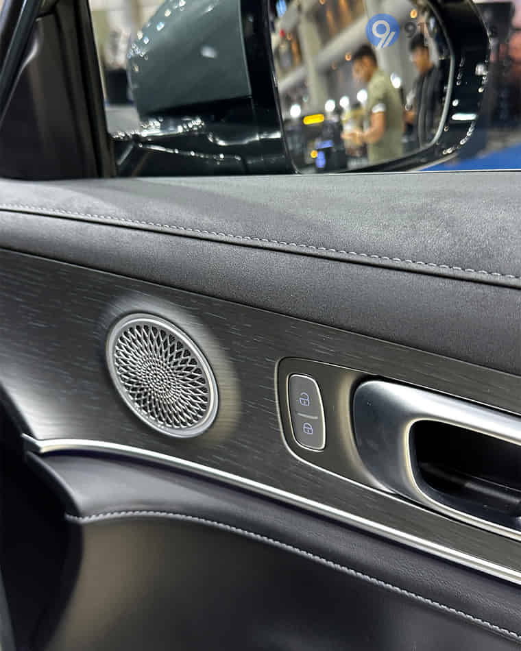 Infotainment & Charging - 21 Infotainment & Charging - 21