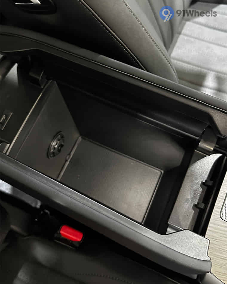 Dashboard & Front Cabin - 43 Dashboard & Front Cabin - 43