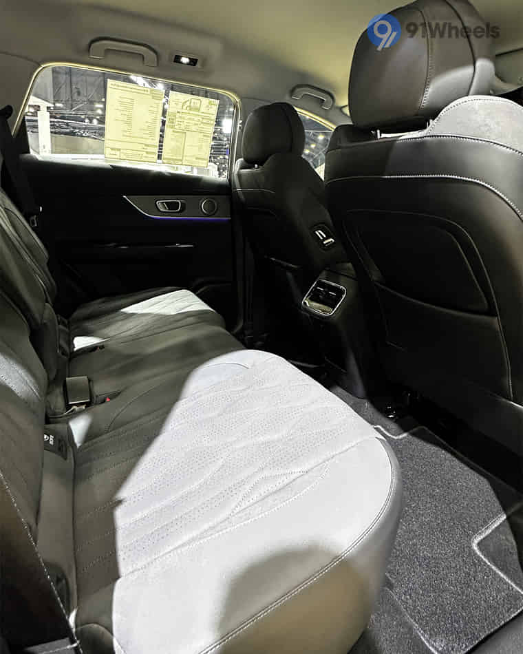 Seats & Cabin Comfort - 26 Seats & Cabin Comfort - 26