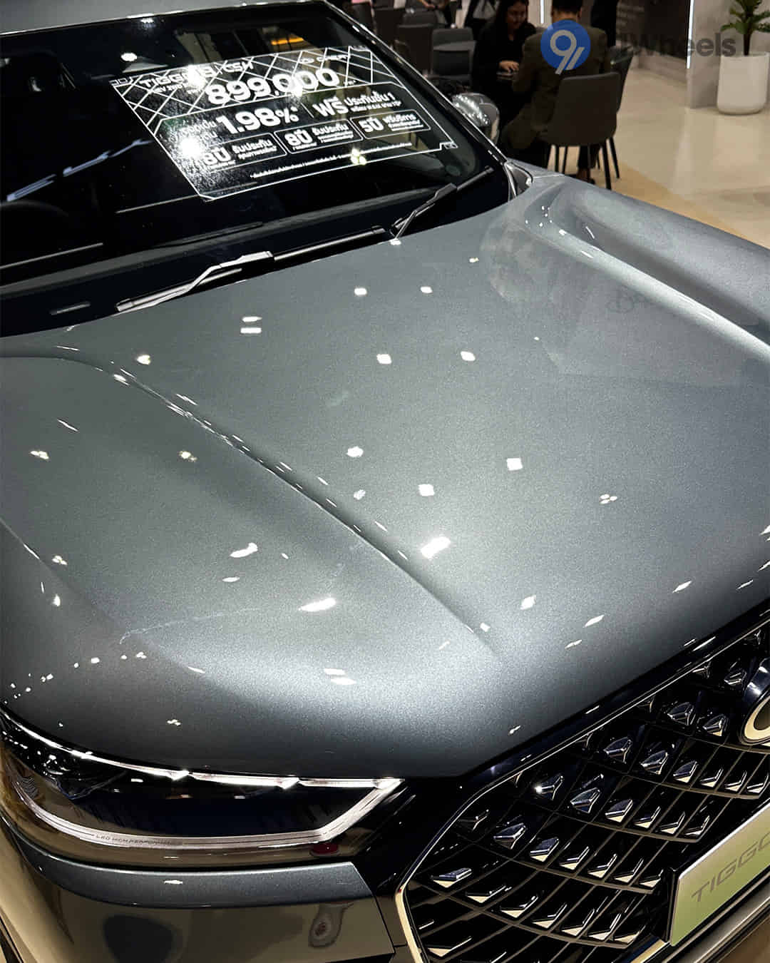 Closed Hood / Bonnet Closed Hood / Bonnet