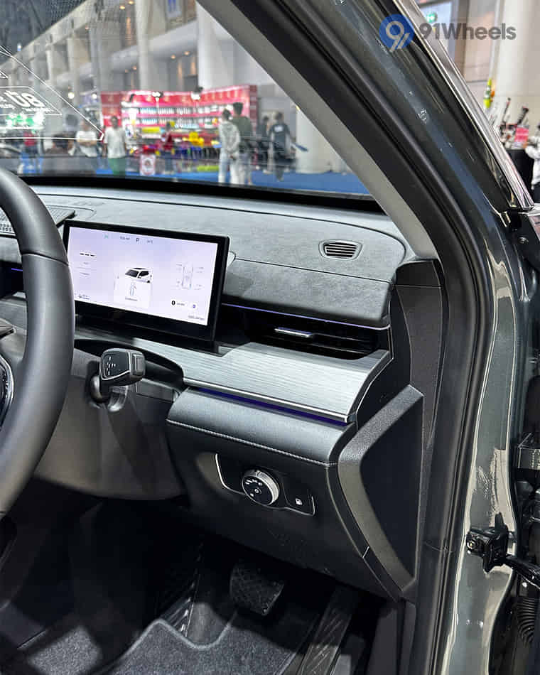 Dashboard & Front Cabin - 67 Dashboard & Front Cabin - 67