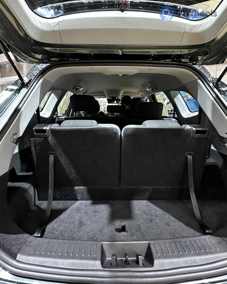 Bootspace & Utility - 1 Bootspace & Utility - 1