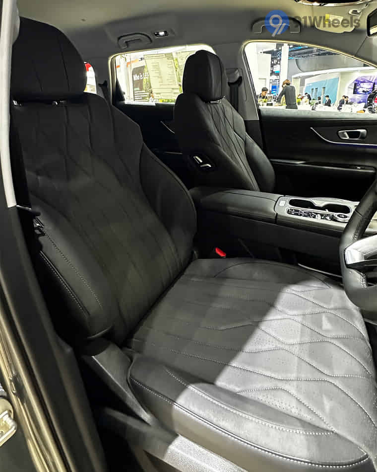 Seats & Cabin Comfort - 1 Seats & Cabin Comfort - 1