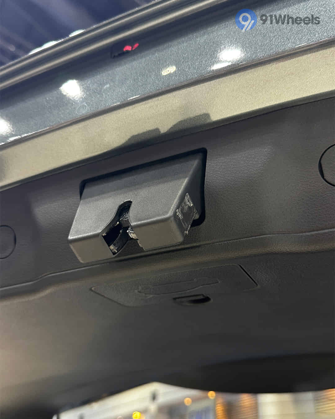 Boot Release Lever / Fuel Lid Release Lever Boot Release Lever / Fuel Lid Release Lever