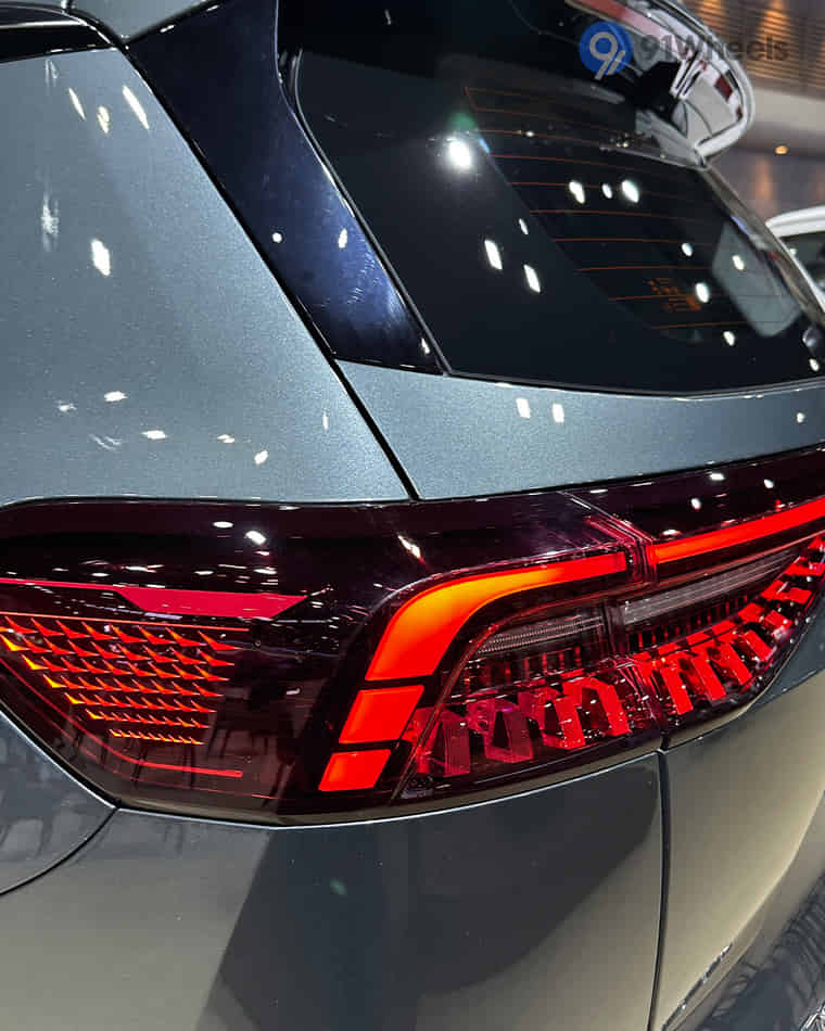 Headlights & Tail-lights - 9 Headlights & Tail-lights - 9