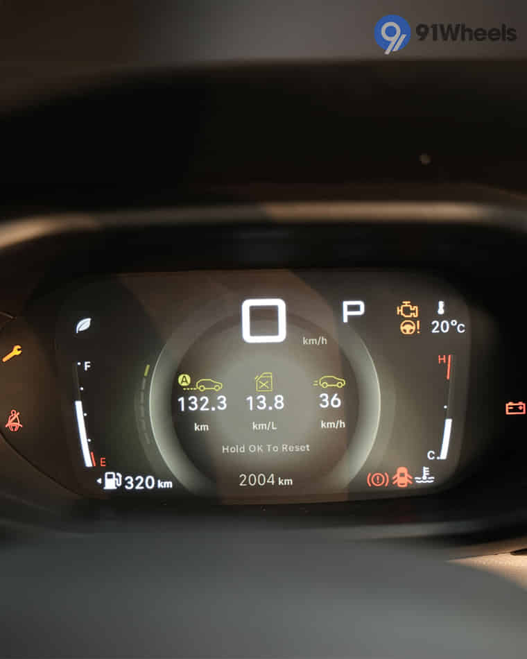 Dashboard & Front Cabin - 6