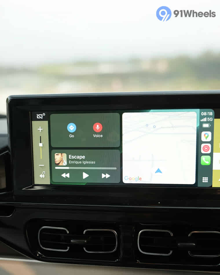 Dashboard & Front Cabin - 8