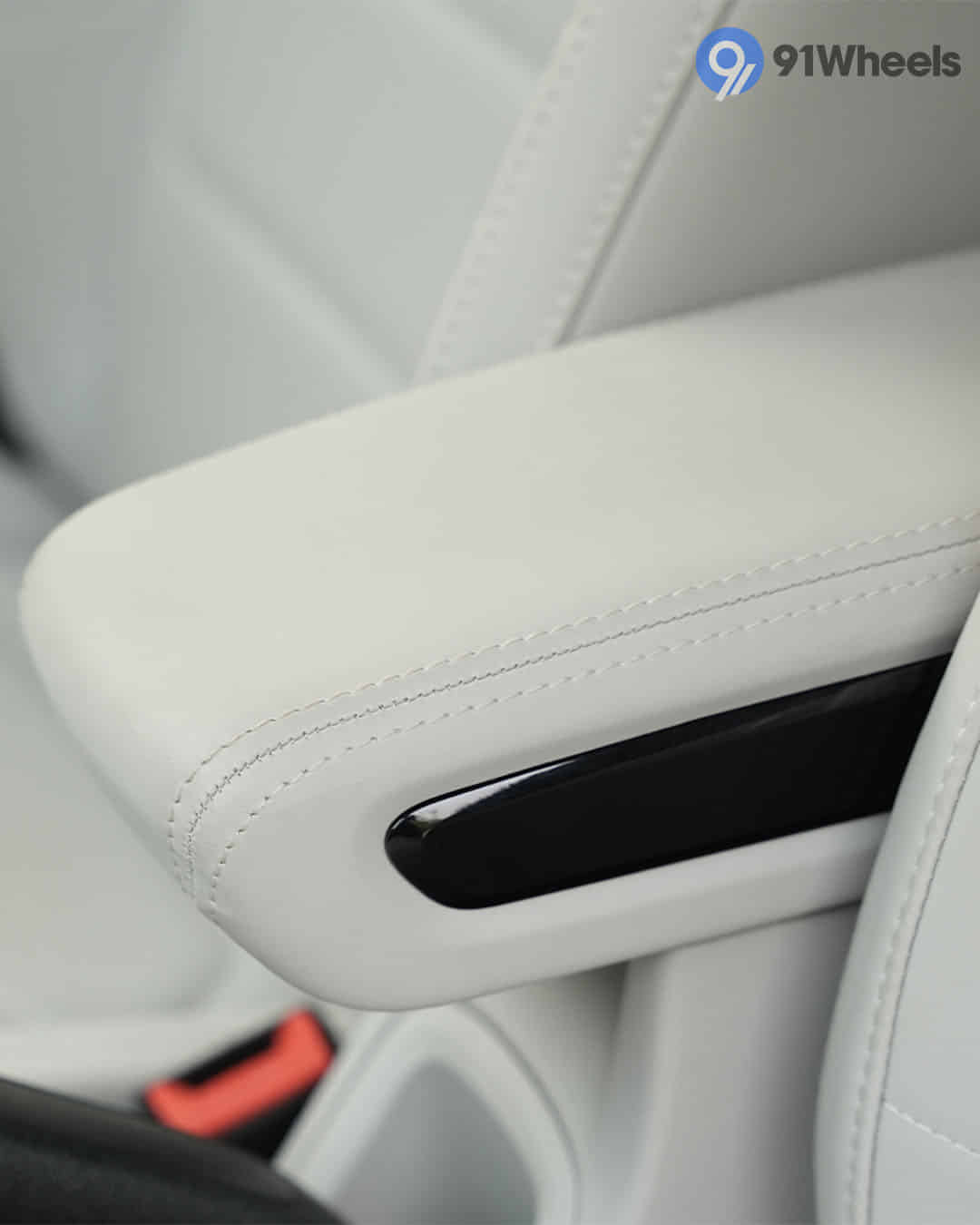 Front Centre Arm Rest