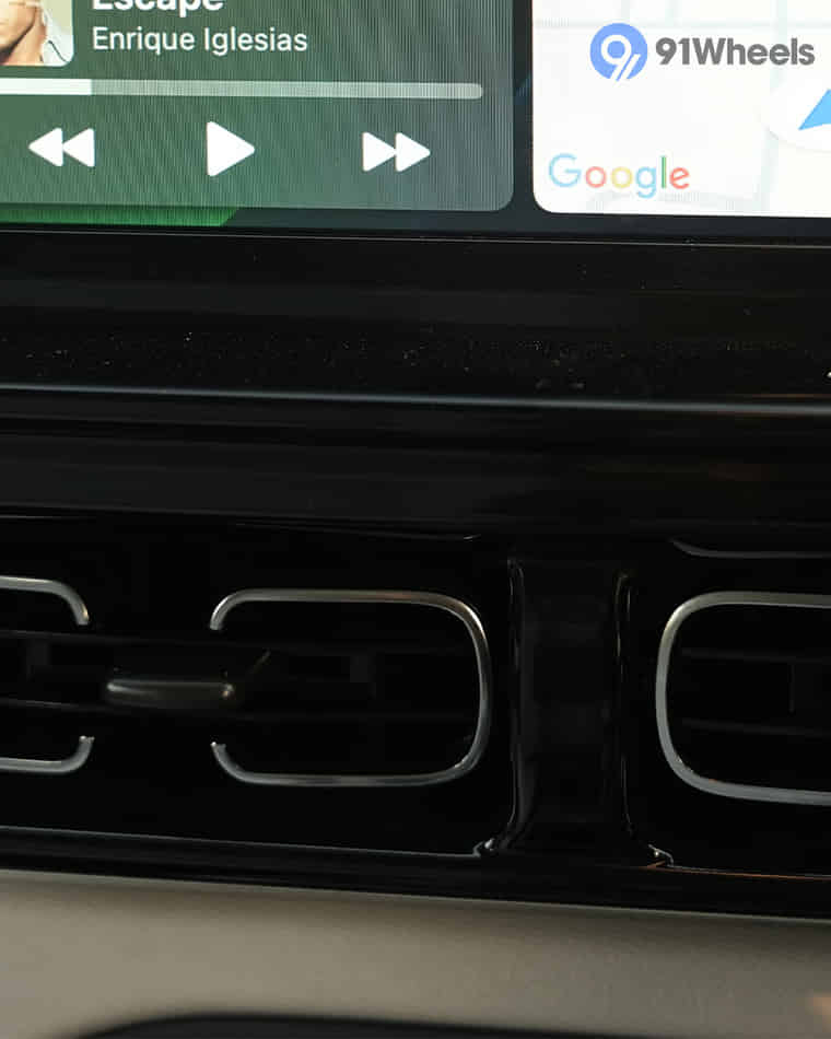 Dashboard & Front Cabin - 3