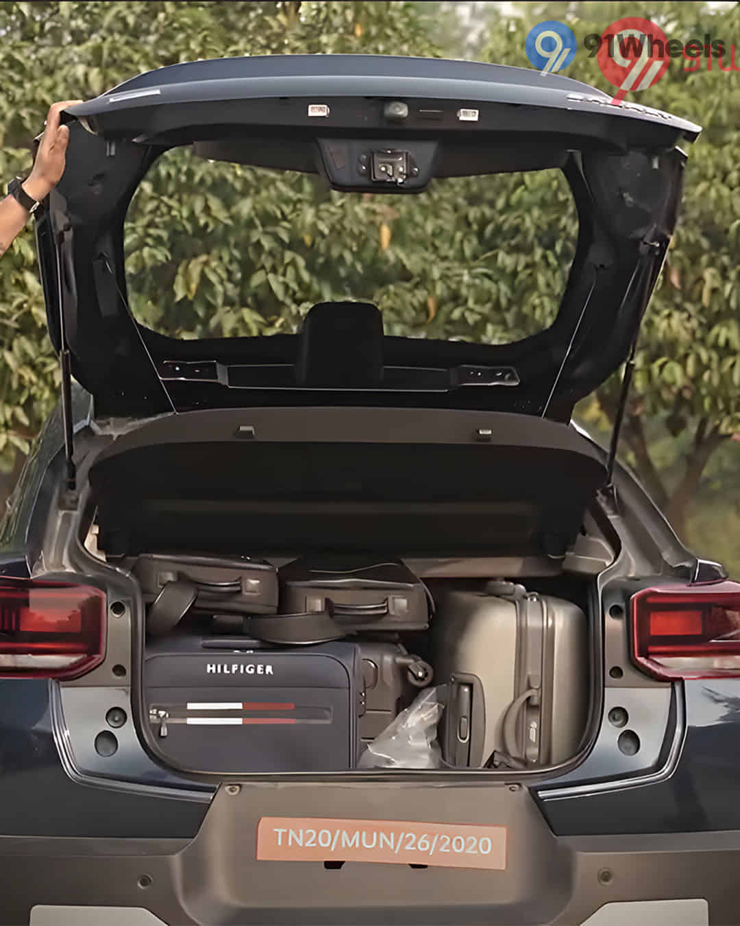 Bootspace with Luggage