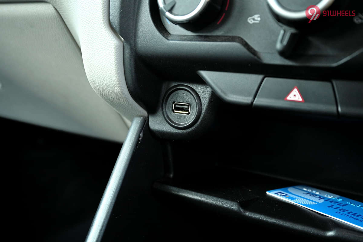 Citroen Aircross USB Port/Power Socket/Wireless Charging