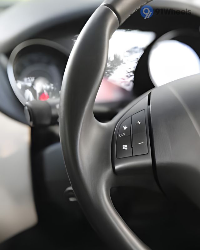 Linea 2014-2019 Left Steering Mounted Controls