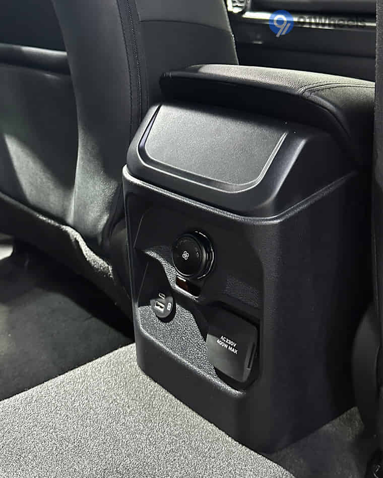 Infotainment & Charging - 4 Infotainment & Charging - 4