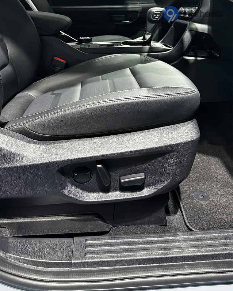 Seats & Cabin Comfort - 3 Seats & Cabin Comfort - 3