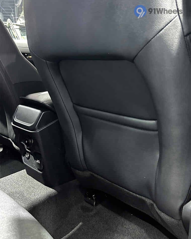 Seats & Cabin Comfort - 6 Seats & Cabin Comfort - 6