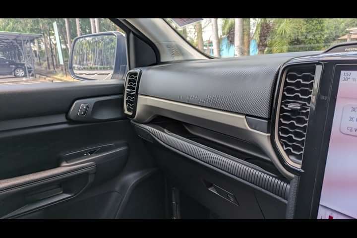 Ford Endeavour 2025 Front Centre Air Vents