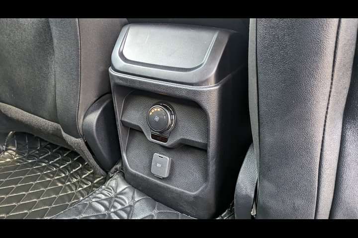 Ford Endeavour 2024 Rear Row Air Vent