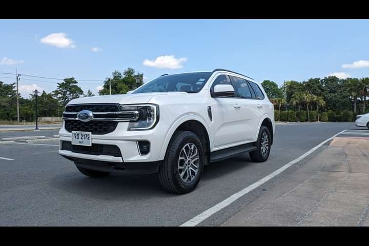 Ford Endeavour 2025 Left Front Three Quarter