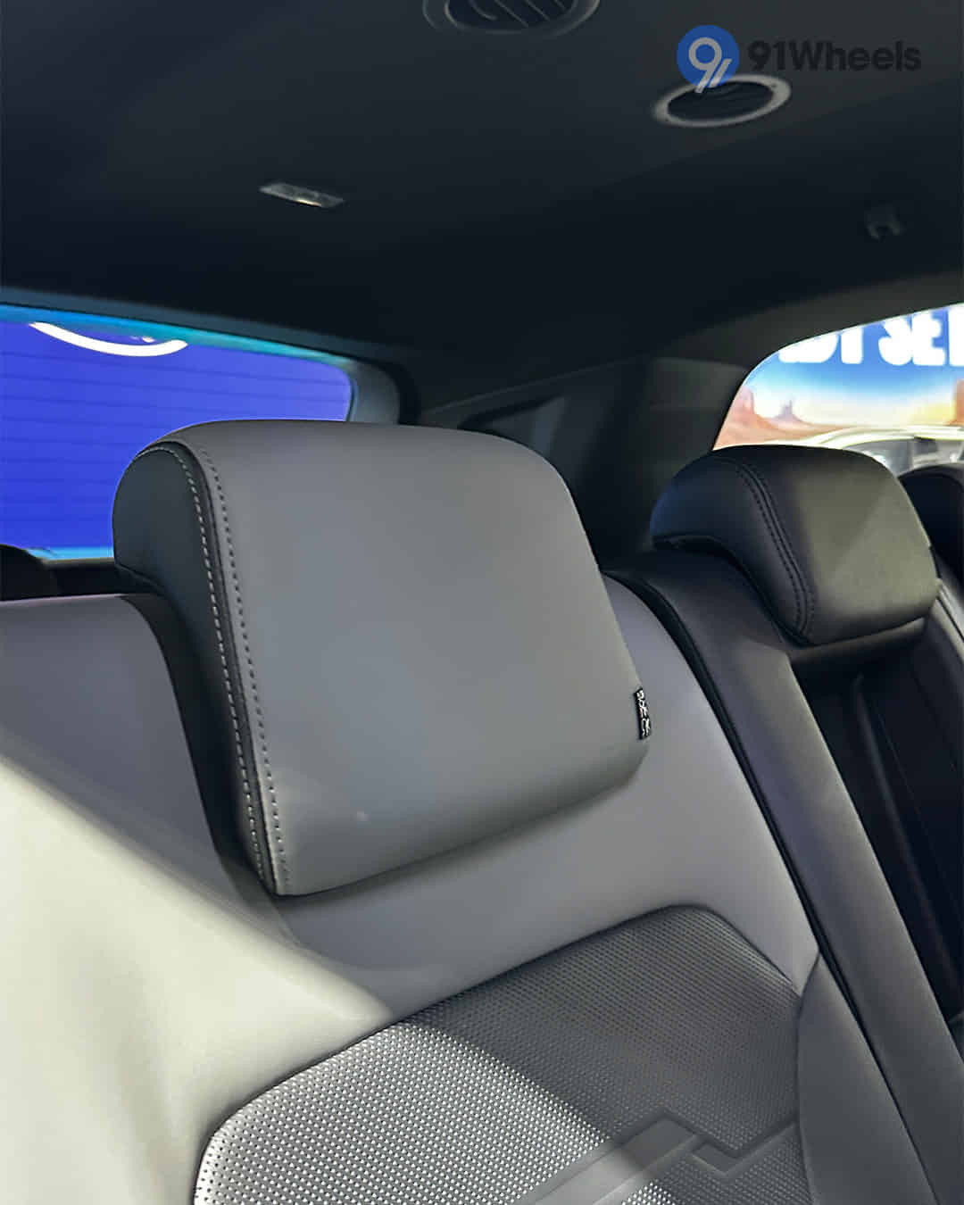 Rear Headrests Rear Headrests